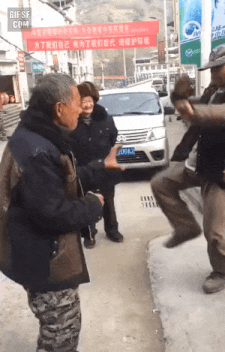 1558959071.gif