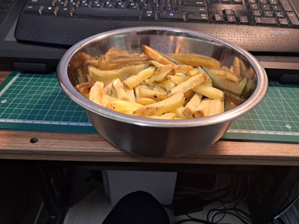 17082313507588886493191602912639.jpg : 반절 먹었는데 17082313507588886493191602912639.jpg : 반절 먹었는데