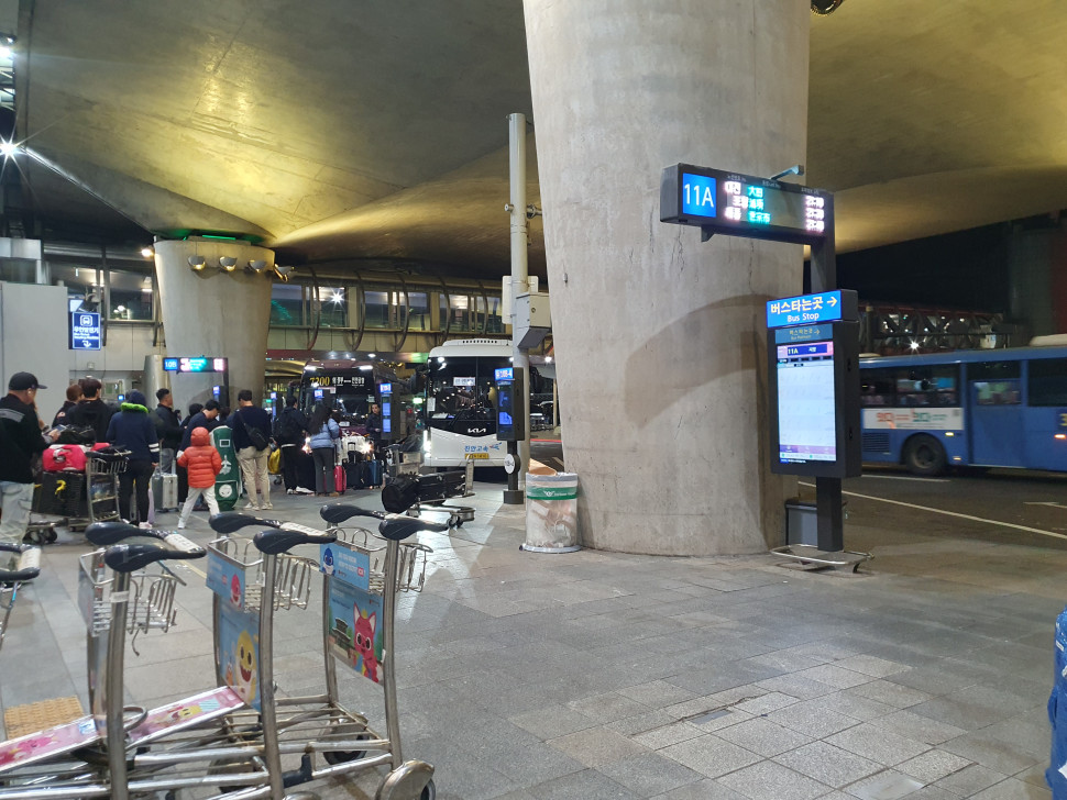 20240304_210714.jpg : 인천공항 버스타는데서 당당하게.. 20240304_210714.jpg : 인천공항 버스타는데서 당당하게..