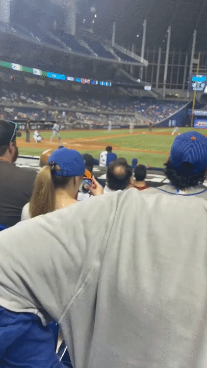 1629026605166.gif : 띠용 1629026605166.gif : 띠용