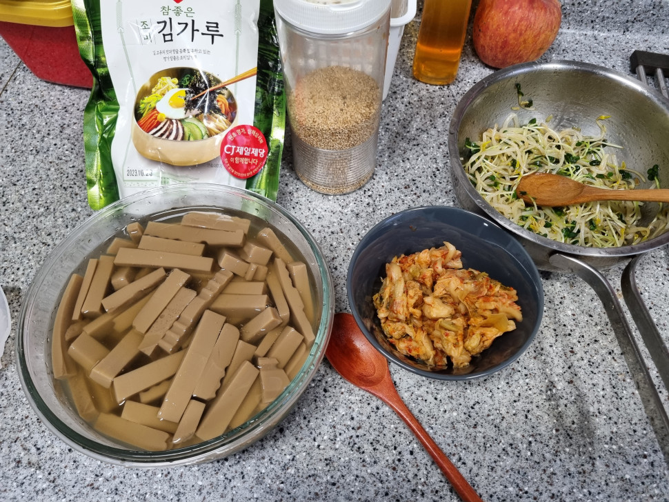 20230612_185358.jpg : 점심묵사발맛있게자셨다 20230612_185358.jpg : 점심묵사발맛있게자셨다
