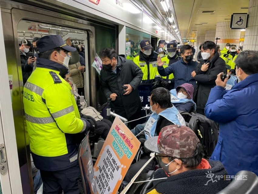 59E56672-582A-45FB-8655-248683A4738C.jpeg : 돈 줘 59E56672-582A-45FB-8655-248683A4738C.jpeg : 돈 줘