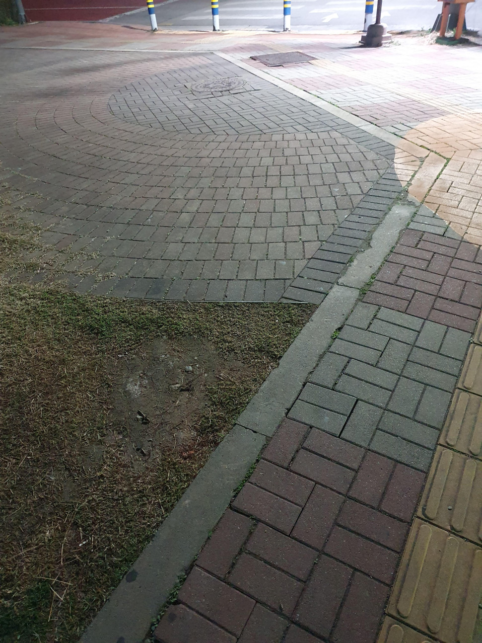 20250329_031027.jpg : 밖에 왱케 추움 20250329_031027.jpg : 밖에 왱케 추움