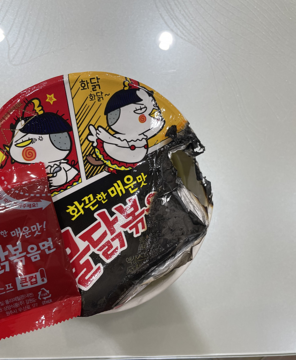 B16BBBA5-6F78-46BC-B919-A54EBAD9713E.jpeg : “불”닭 볶음면
