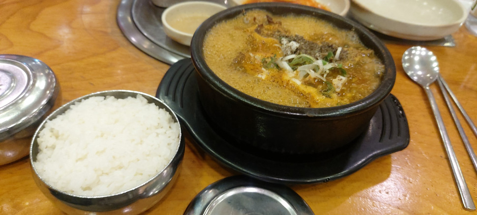16428137050072669400954418349010.jpg : 뼈해장국 먹으러 왓는데