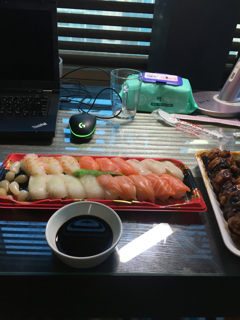 415788C4-5E00-4E03-8F5A-B84403C2FE9B.jpeg : 애니보면서 점심먹음