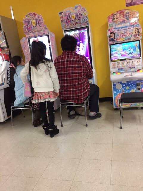 c2313f886ed1c391af05ce57c5102c91755b953300f61d4a4aef640802703f85.jpeg.jpg : 얼큰하이 나이먹은 아저씨가 애들 사이에 줄서있으면 c2313f886ed1c391af05ce57c5102c91755b953300f61d4a4aef640802703f85.jpeg.jpg : 얼큰하이 나이먹은 아저씨가 애들 사이에 줄서있으면