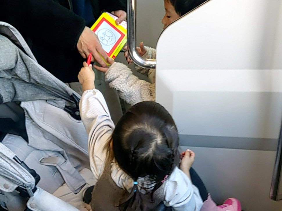 20221225_121306826.jpg : 일본 지하철에서 도촬햇다 20221225_121306826.jpg : 일본 지하철에서 도촬햇다