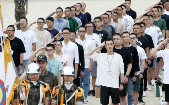 1OJXEMAP31_1.jpg : 어느 남자의 2년 전/후 1OJXEMAP31_1.jpg : 어느 남자의 2년 전/후