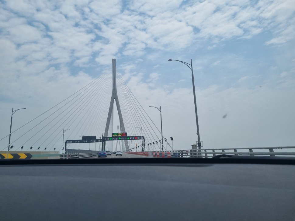 20250511_124515.jpg : 내 묫자리로 돌아와 버렸구나 내가 흙이 되어 일부가 될 땅에 부득불 걸어 들어와버렸구나 20250511_124515.jpg : 내 묫자리로 돌아와 버렸구나 내가 흙이 되어 일부가 될 땅에 부득불 걸어 들어와버렸구나